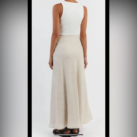 Dissh Linen Skirt - Picture 2 of 4